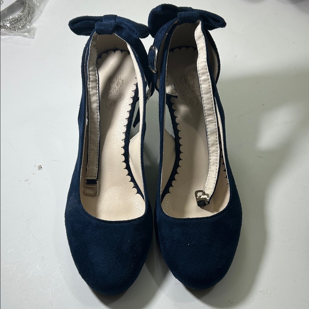 Chic Navy Women's Heels with Bow Detail